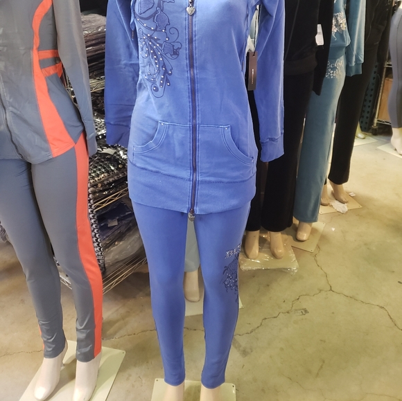 BCBG sweat suit/ color is darker than picture. - Picture 3 of 5